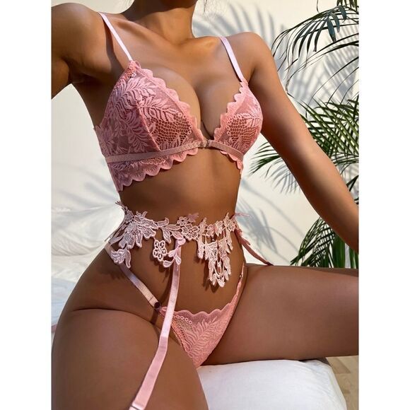 Sexy Floral Lace Lingerie Set - Picture 1 of 8